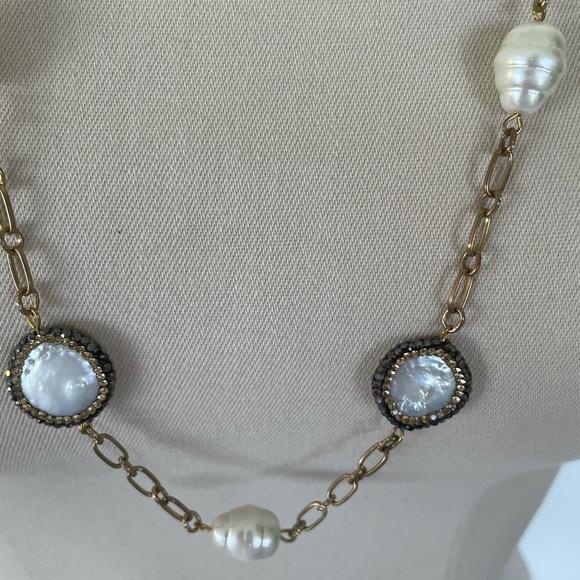 White Coin and Baroque Pearl Necklace 30 inches NEW NO TAGS - Picture 3 of 9